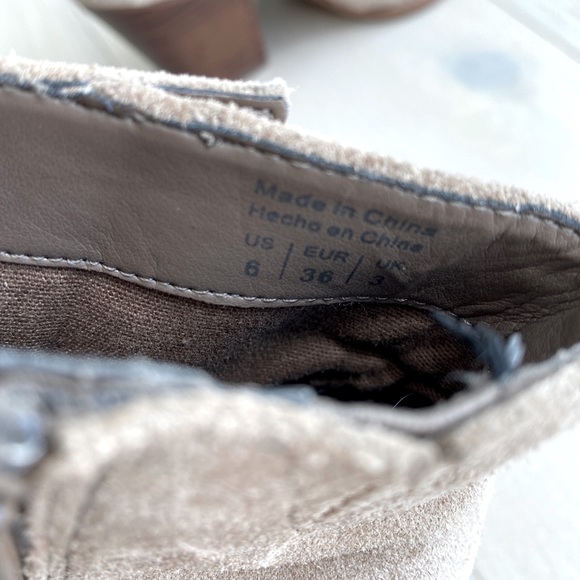 Aldo Linsey Taupe Suede Fringe Boots - Size 6 - Picture 6 of 7